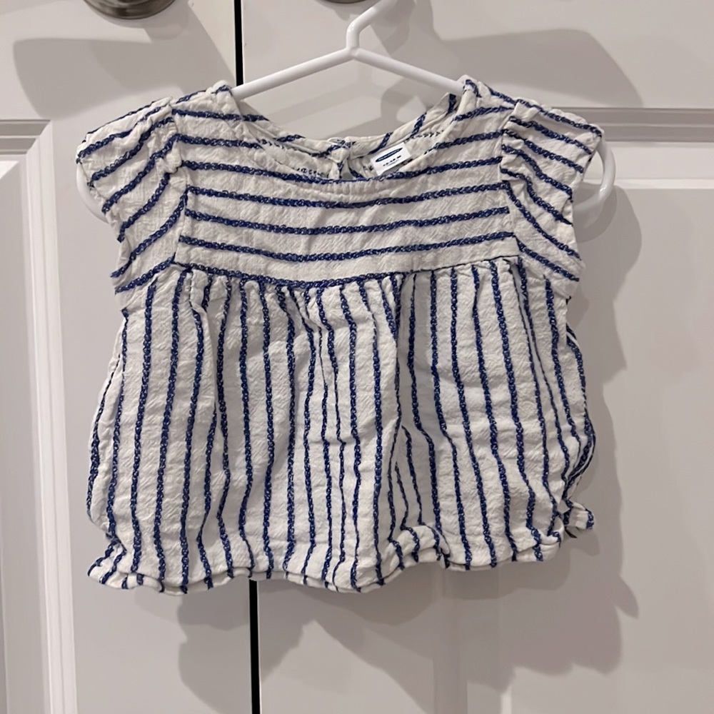 Old Navy 2 piece outfit. 12-18 months.